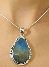 Load image into Gallery viewer, Labradorite necklace
